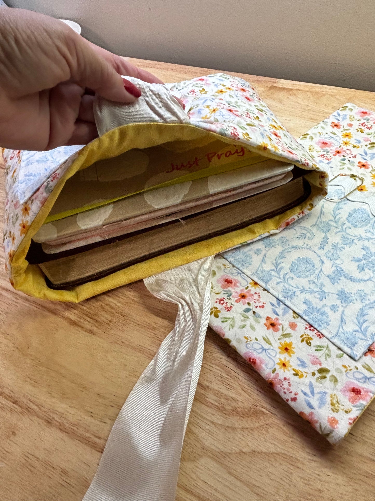 Quilted Bible cover (Grace)