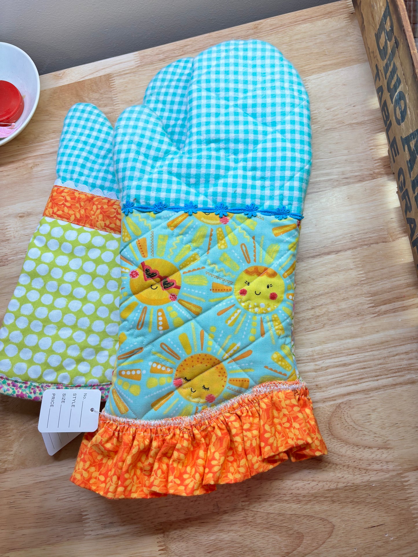 Hey Sunshine oven mitt