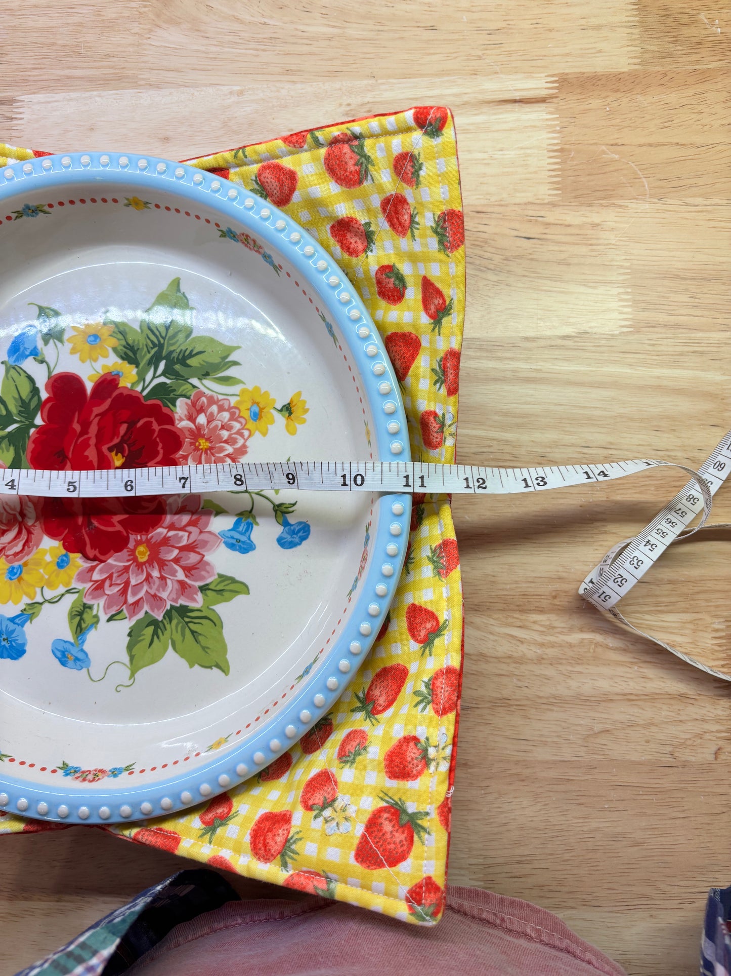 Reversible hot plate pie holder