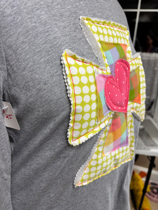 Cross my heart appliquéd tee