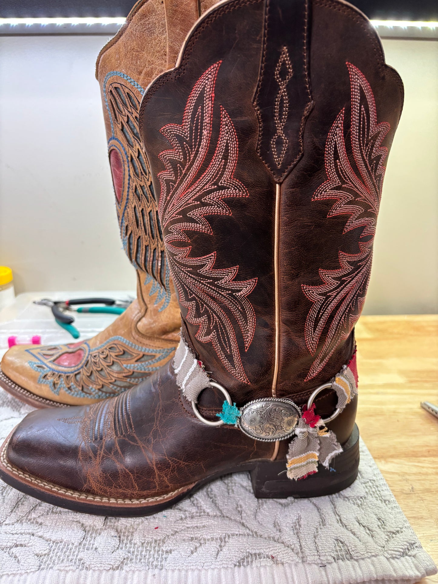Boot cuff. Adjustable