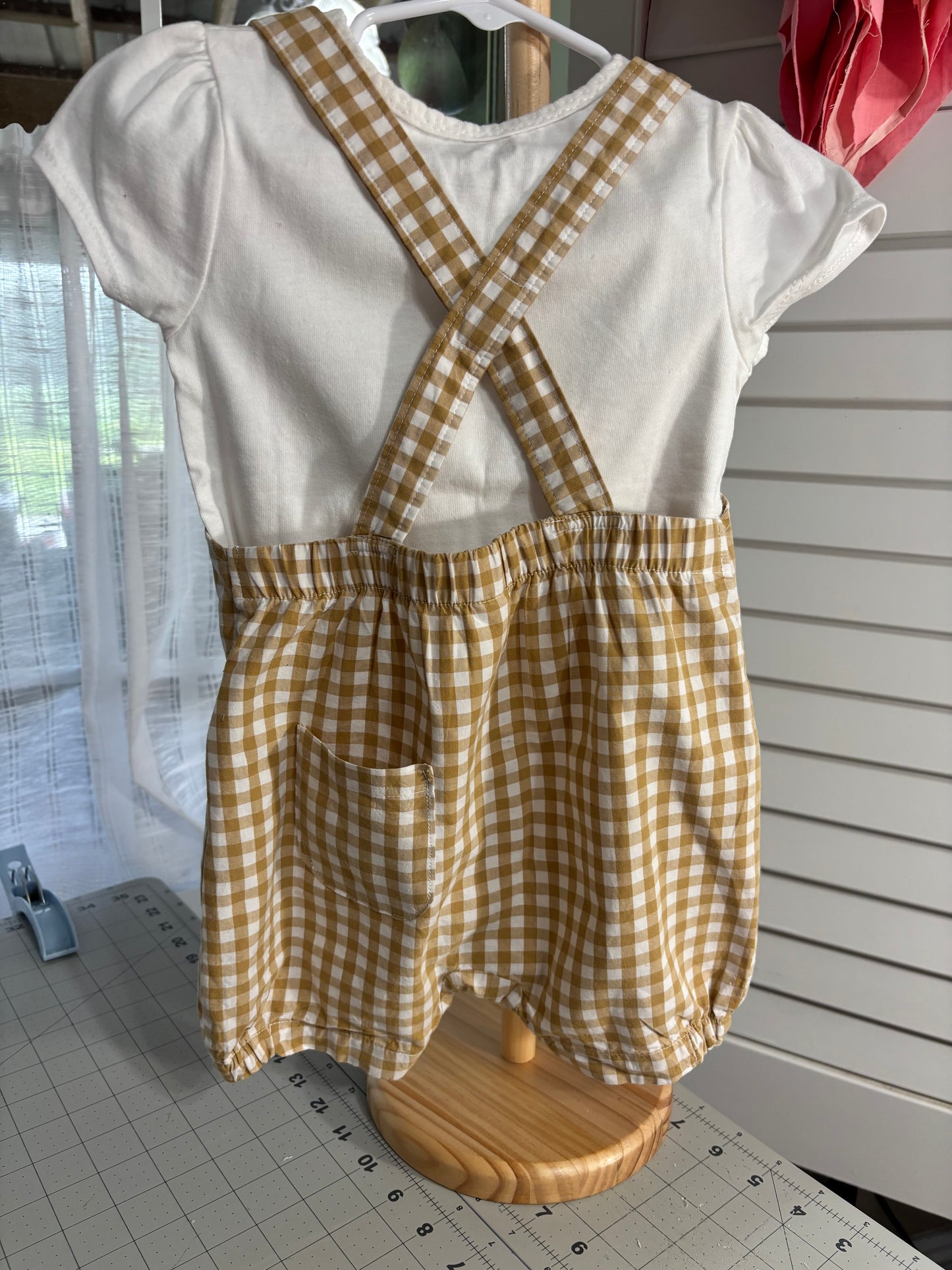 Unisex Carter’s gingham romper up cycle 18 months