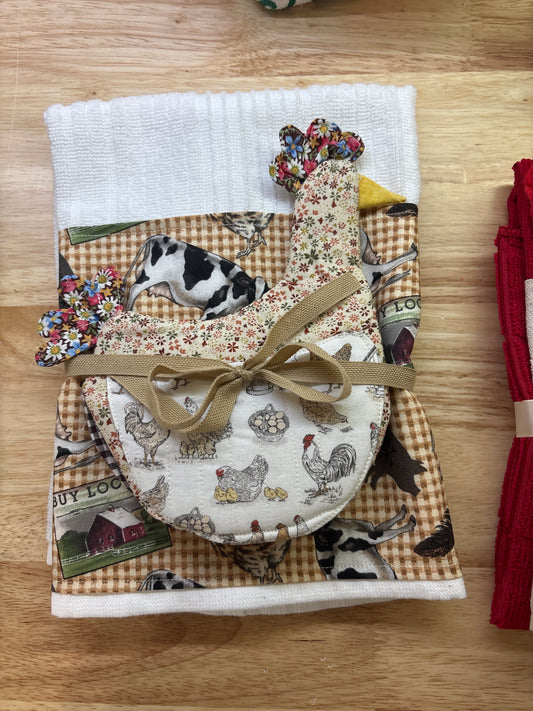 Chicken (on the farm) oven mitt set