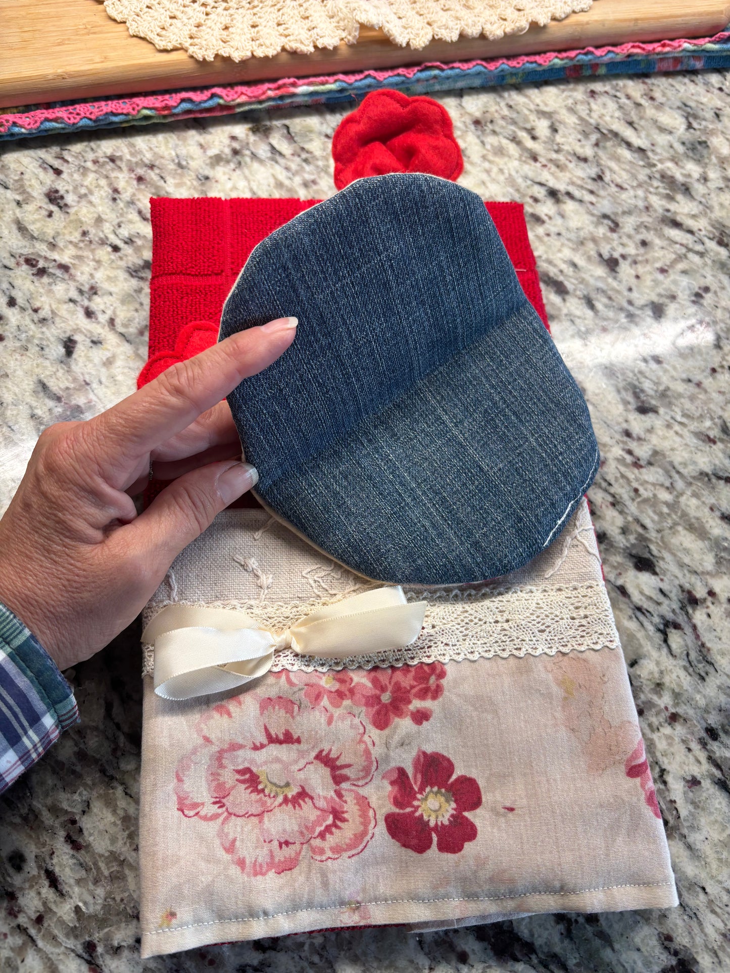 Vintage linen chicken oven mitt set