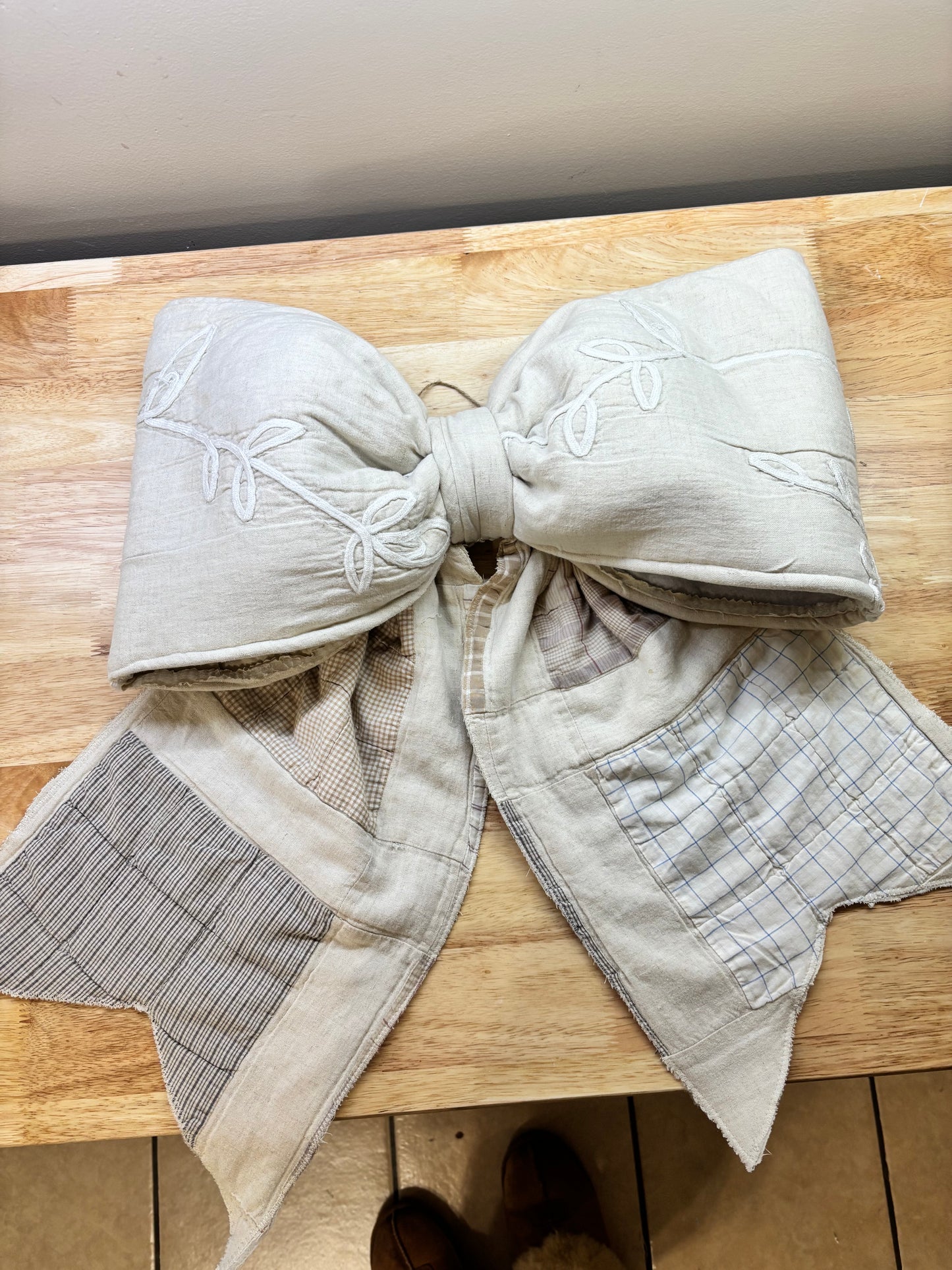 Quilted bow hanger cord and patch