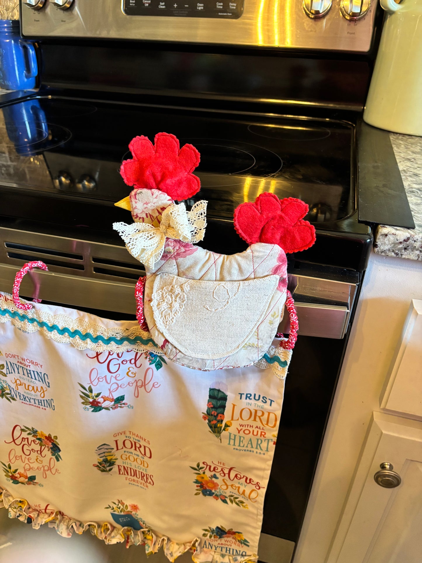 Quilted chicken oven mitt only