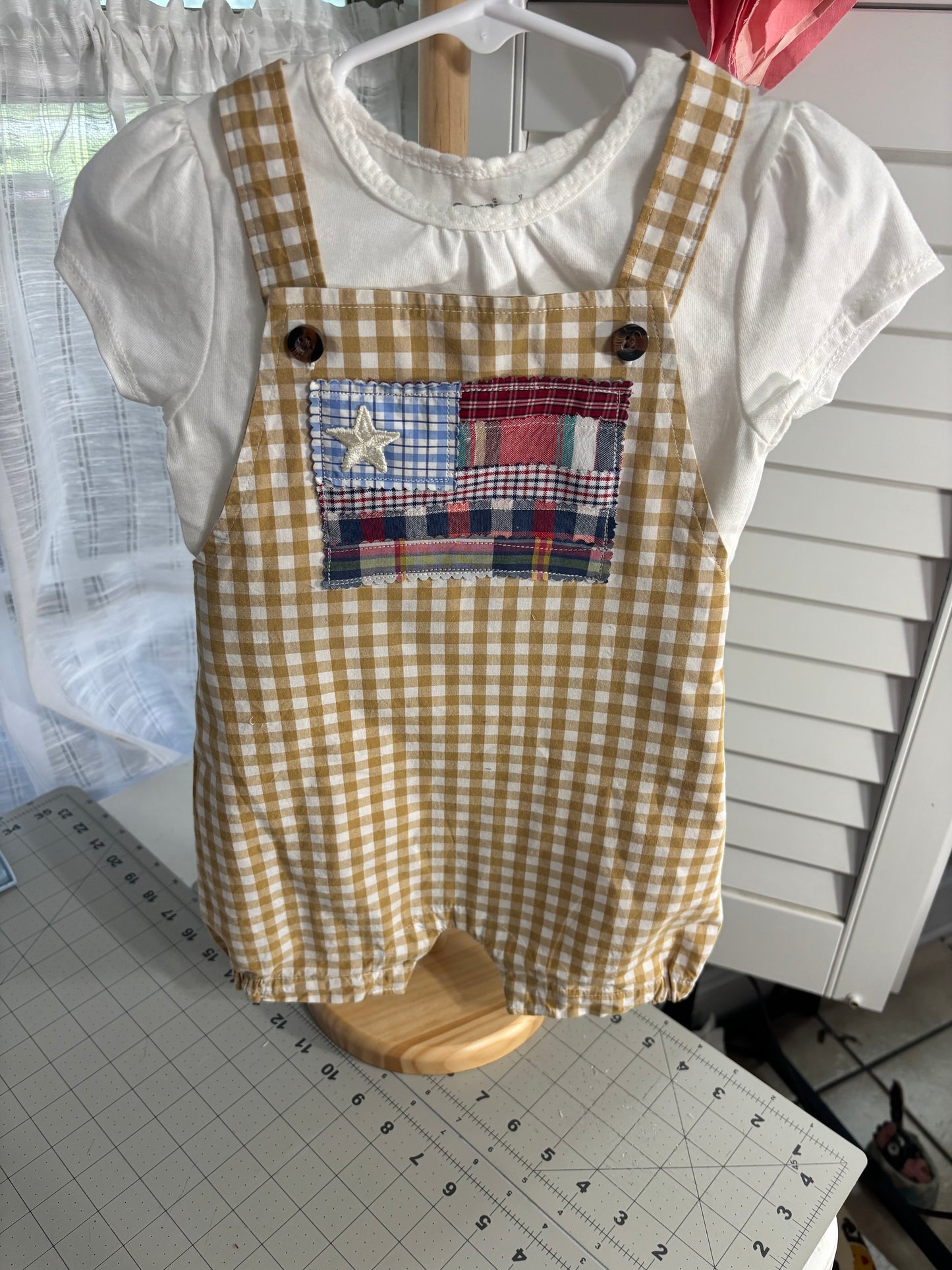 Unisex Carter’s gingham romper up cycle 18 months