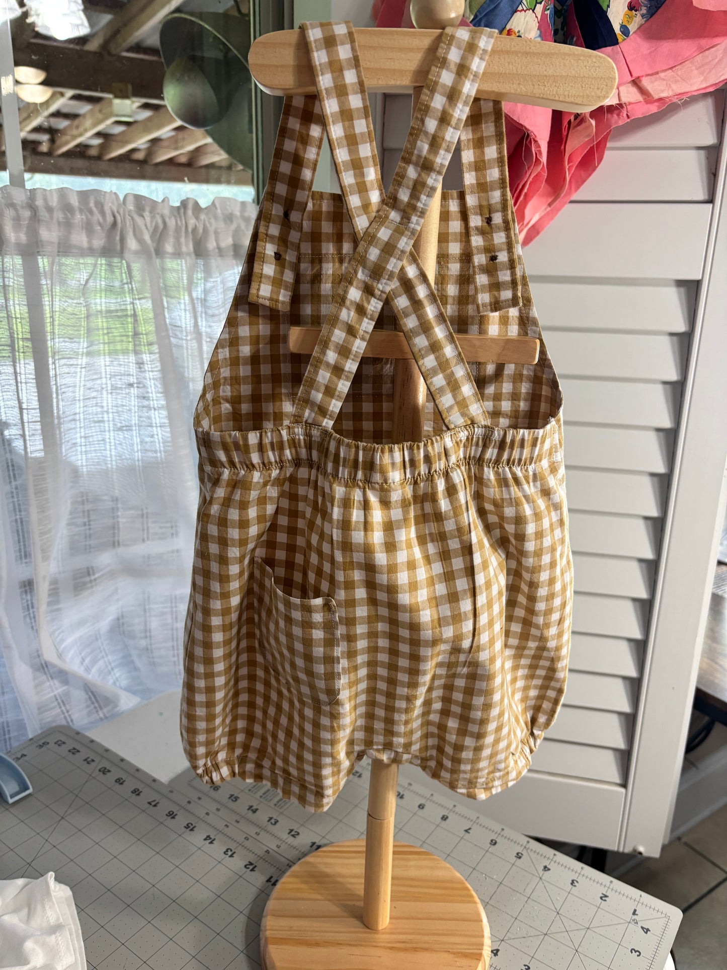 Unisex Carter’s gingham romper up cycle 18 months