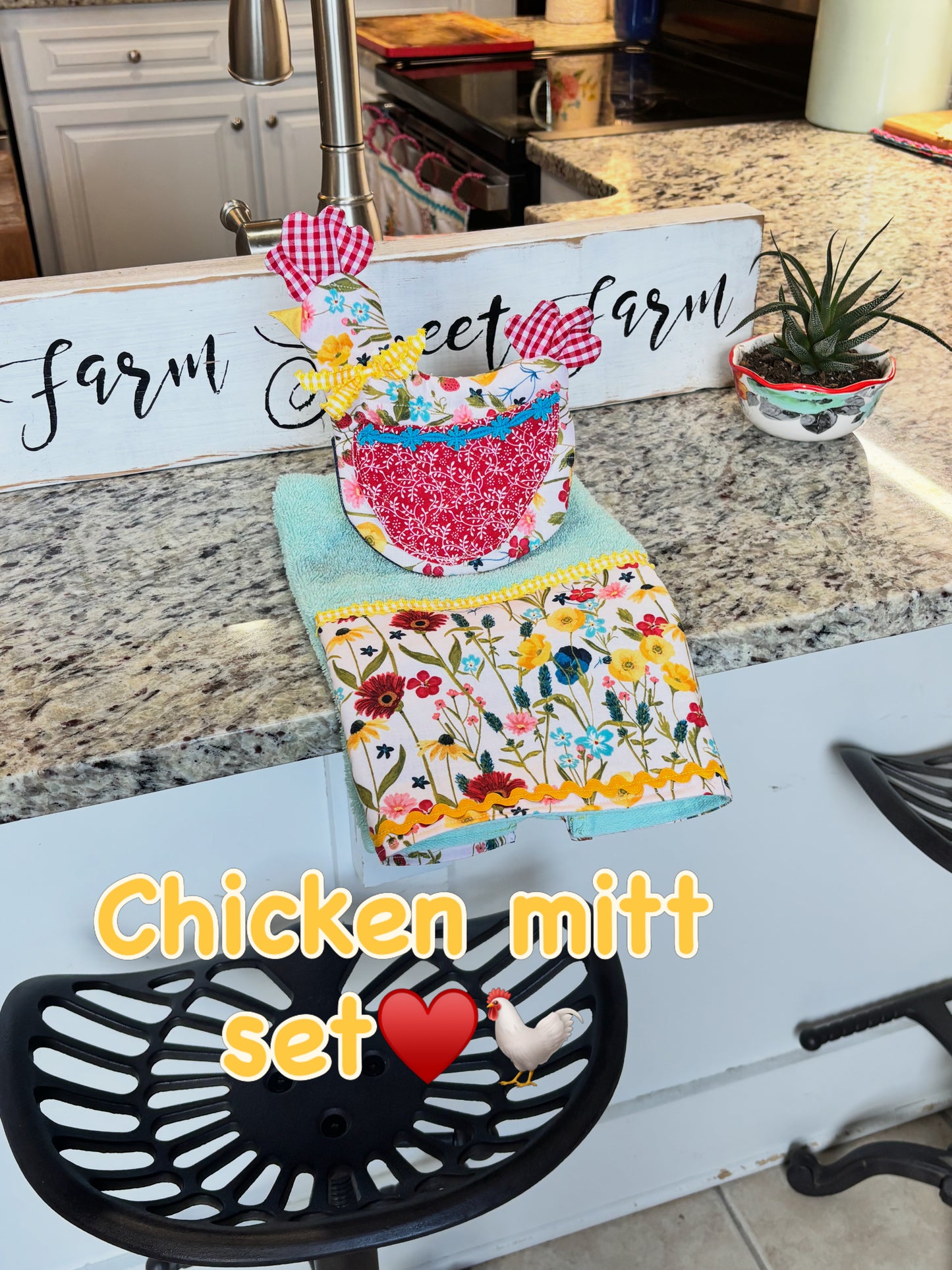 Quilted denim chicken oven mitt set