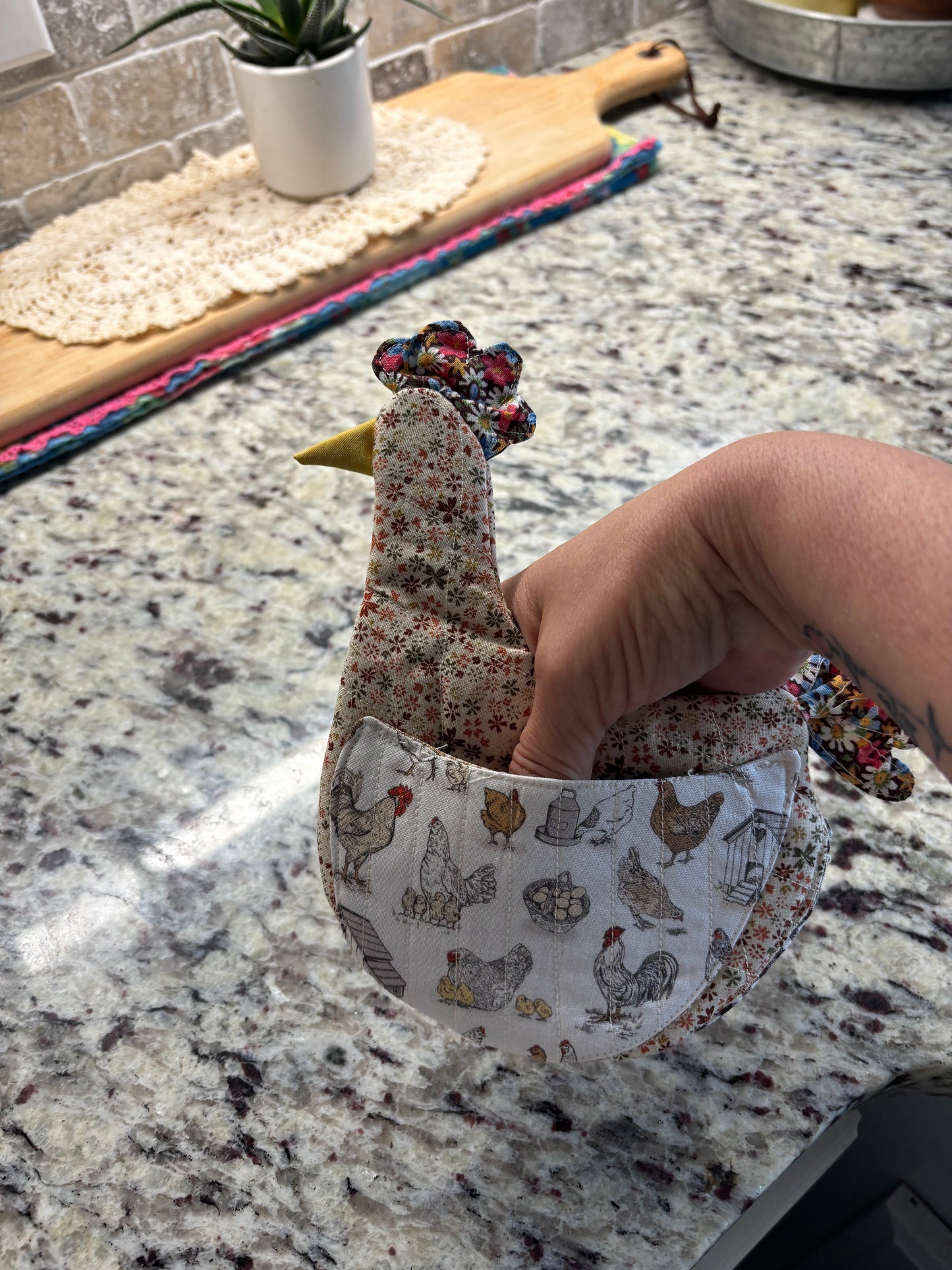 Chicken (on the farm) oven mitt set