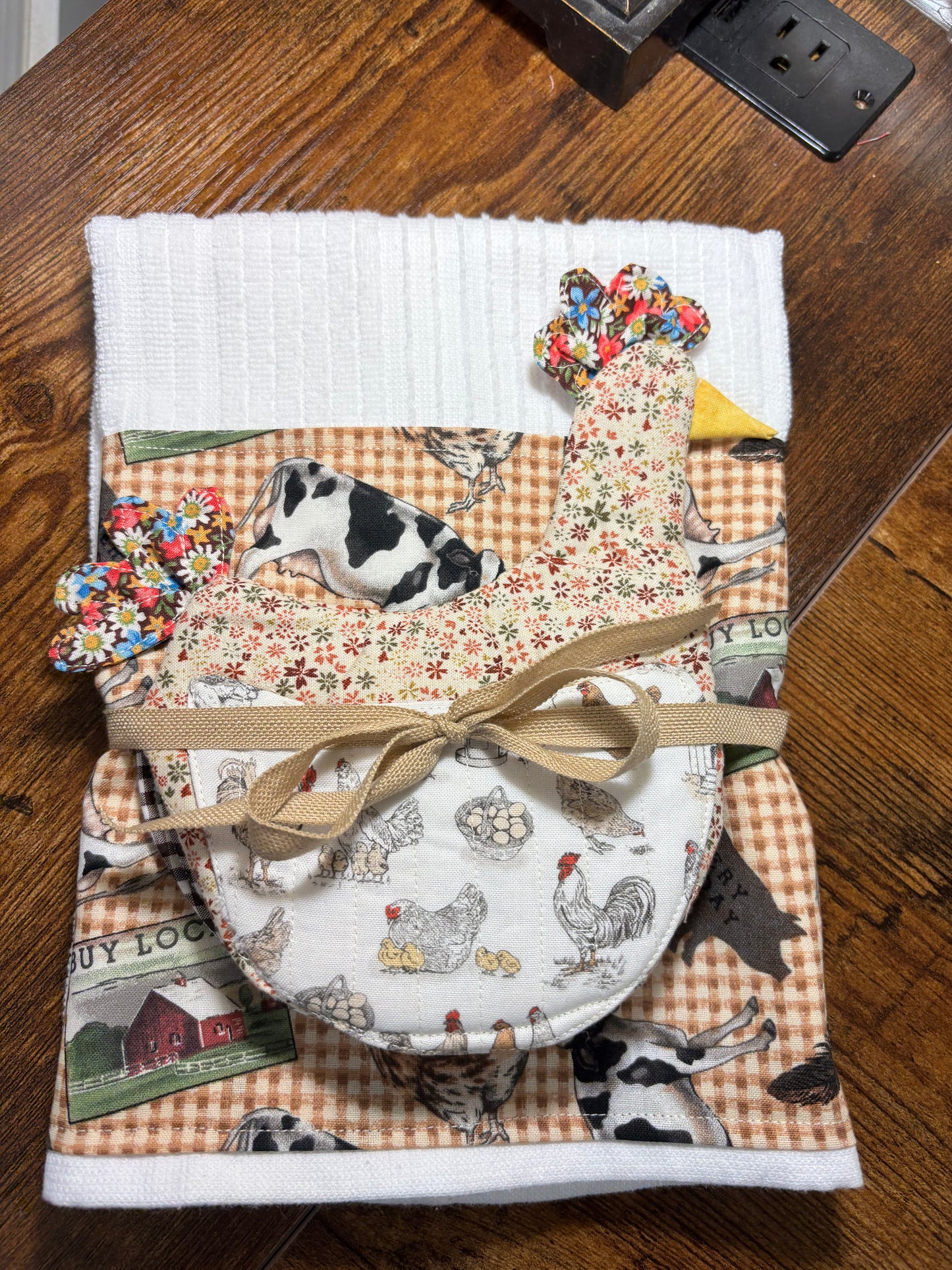 Chicken (on the farm) oven mitt set