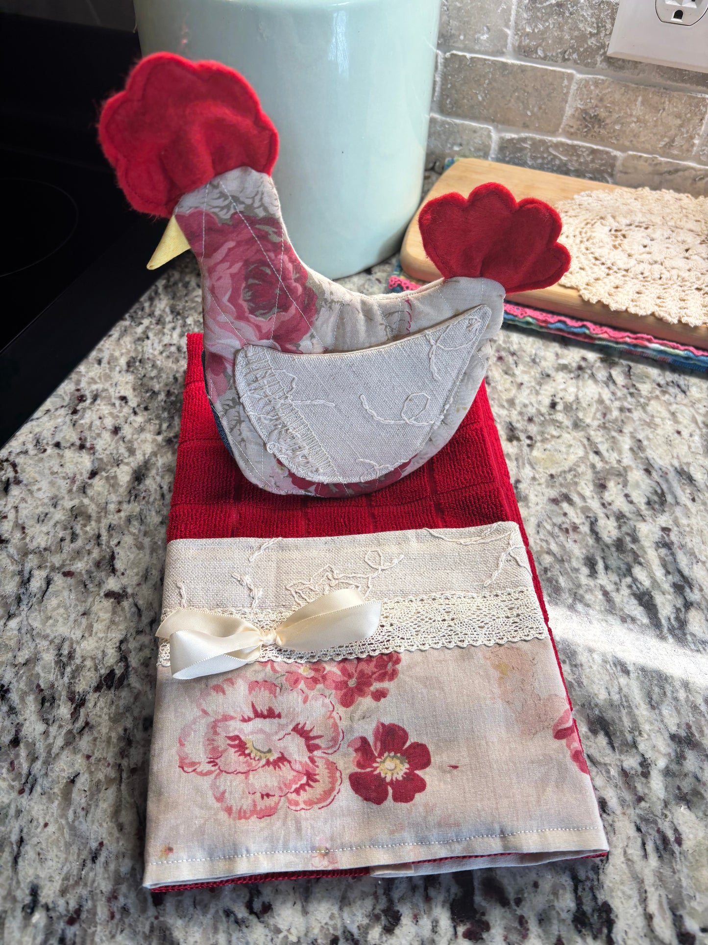 Vintage linen chicken oven mitt set