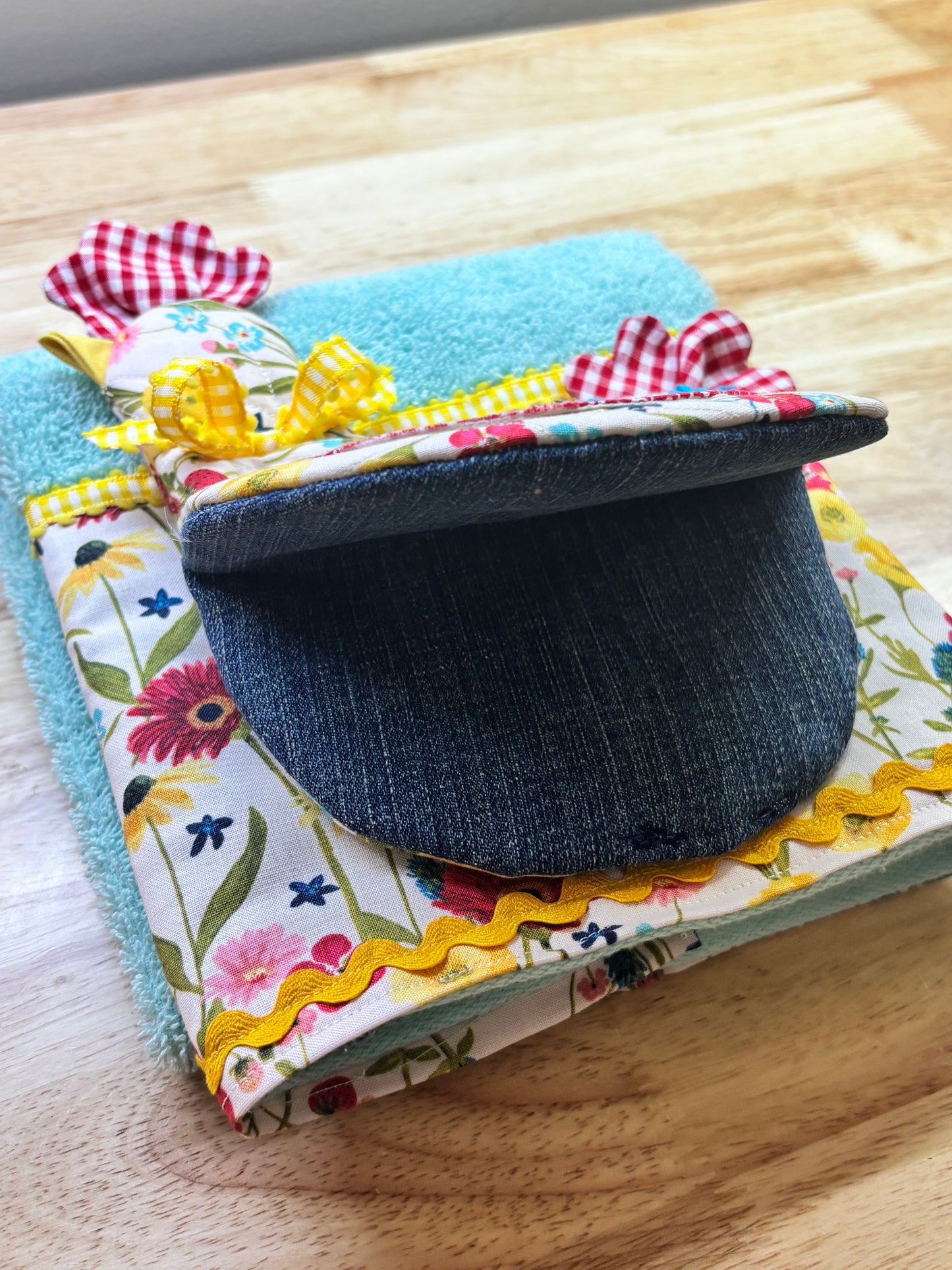 Quilted denim chicken oven mitt set