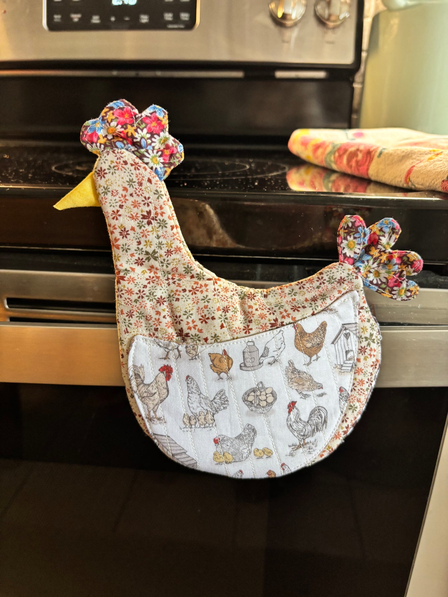 Chicken (on the farm) oven mitt set