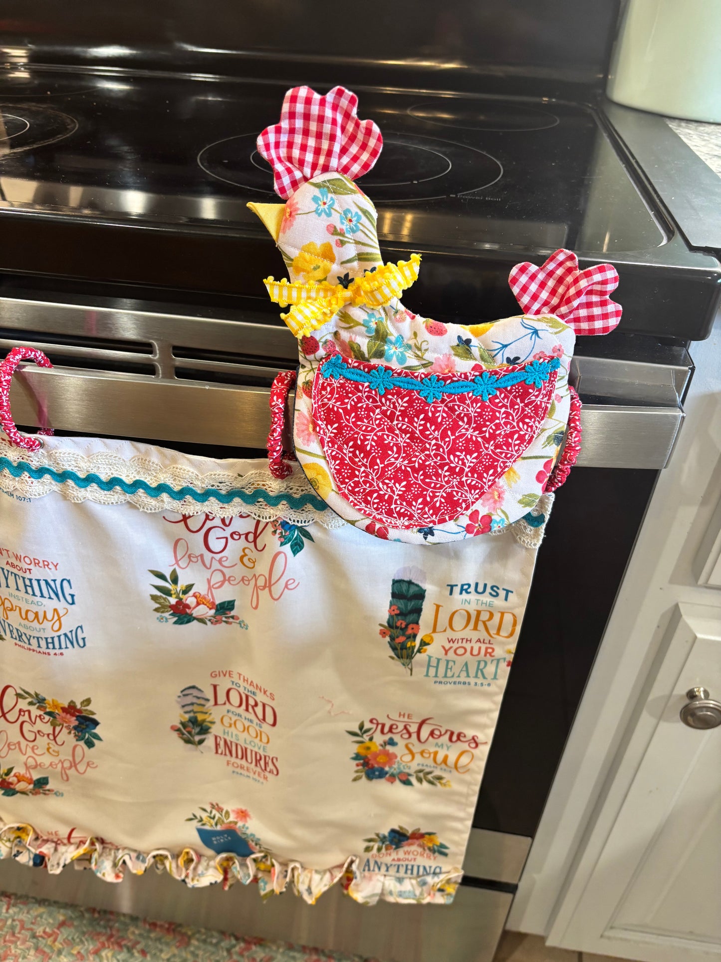 Quilted denim chicken oven mitt set