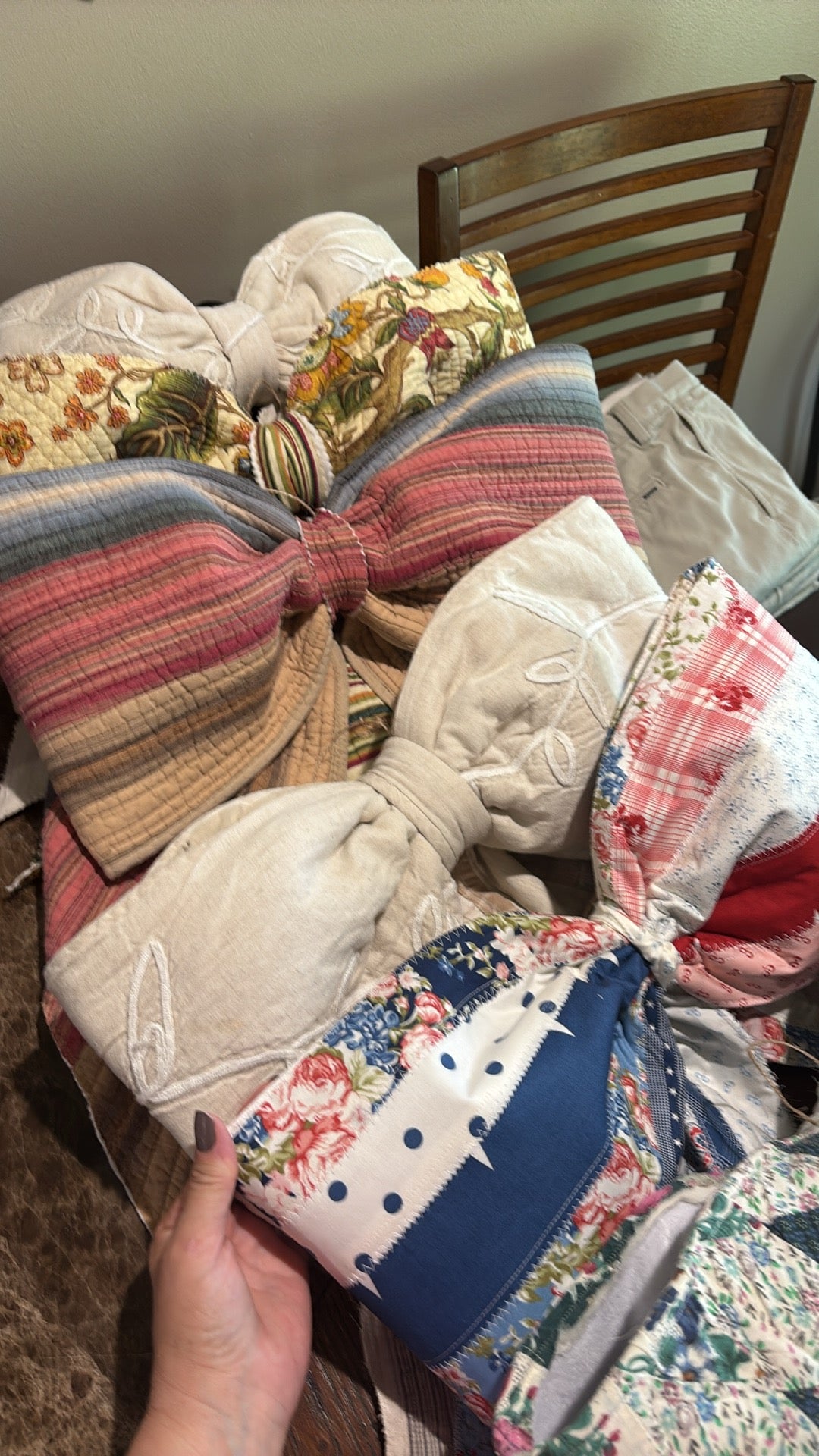Vintage quilted 20x20” bow hanger Forrest