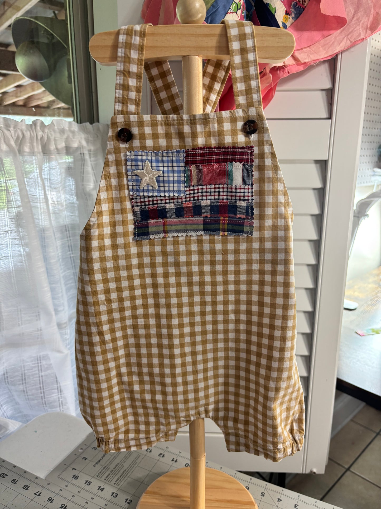 Unisex Carter’s gingham romper up cycle 18 months