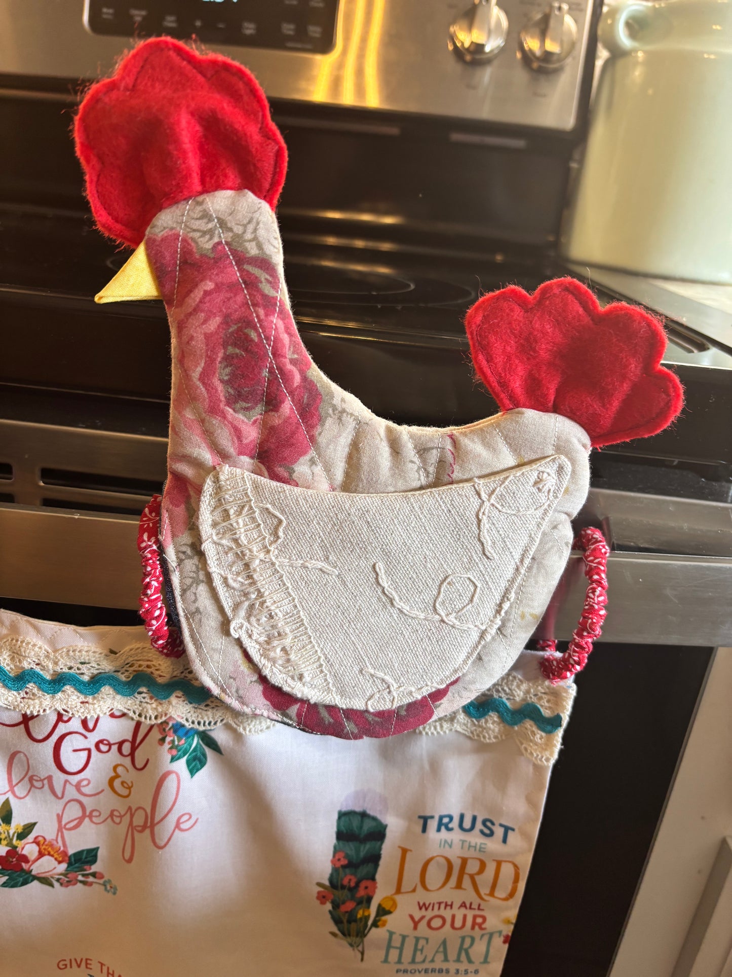 Vintage linen chicken oven mitt set