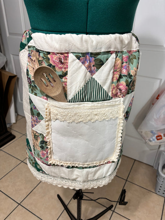 Vintage quilted apron with pocket