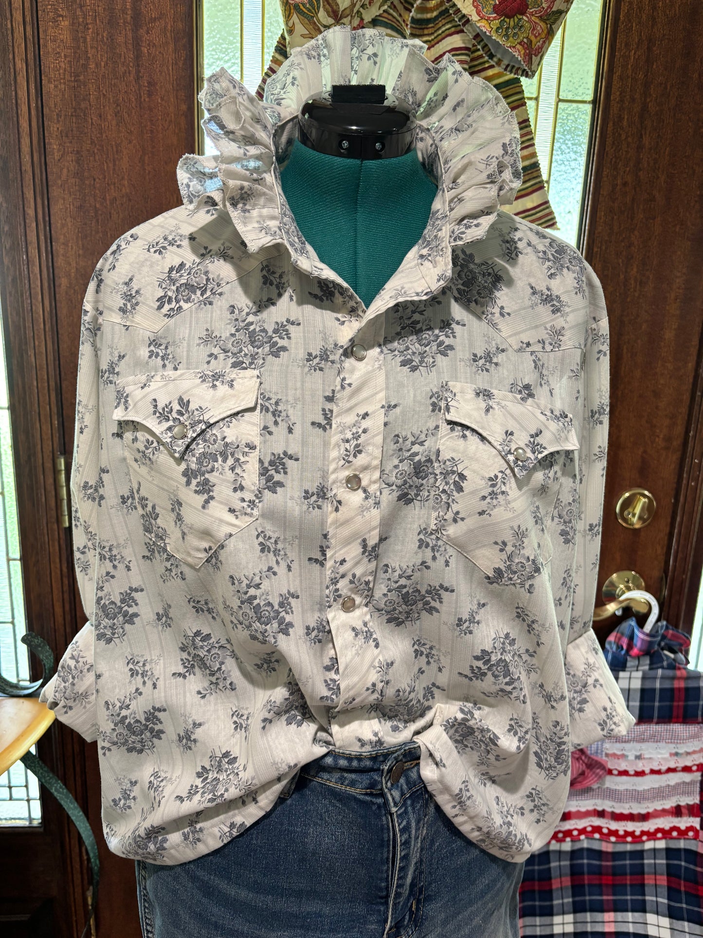 Vintage ruffled Pearl snapper charcoal