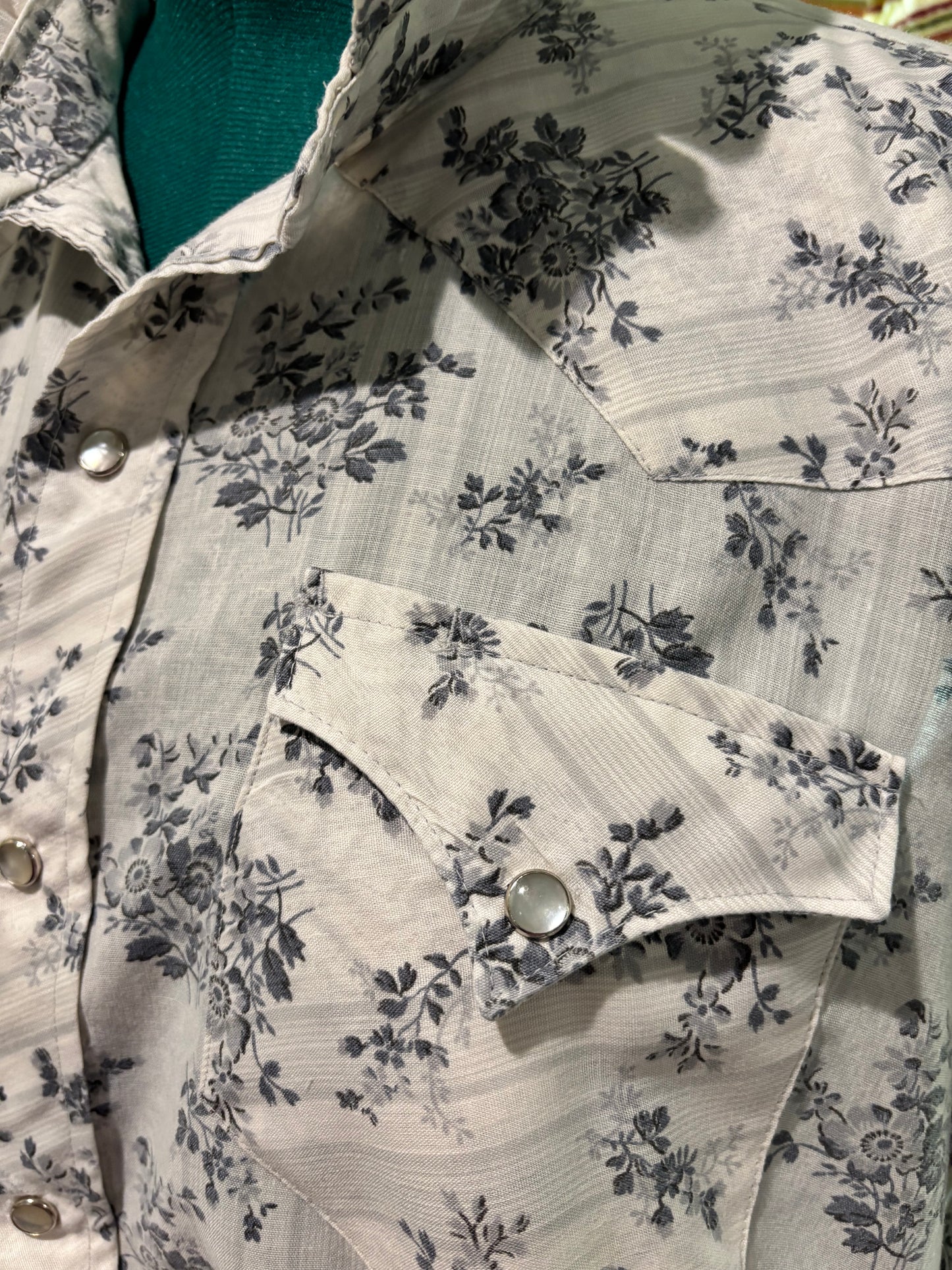 Vintage ruffled Pearl snapper charcoal