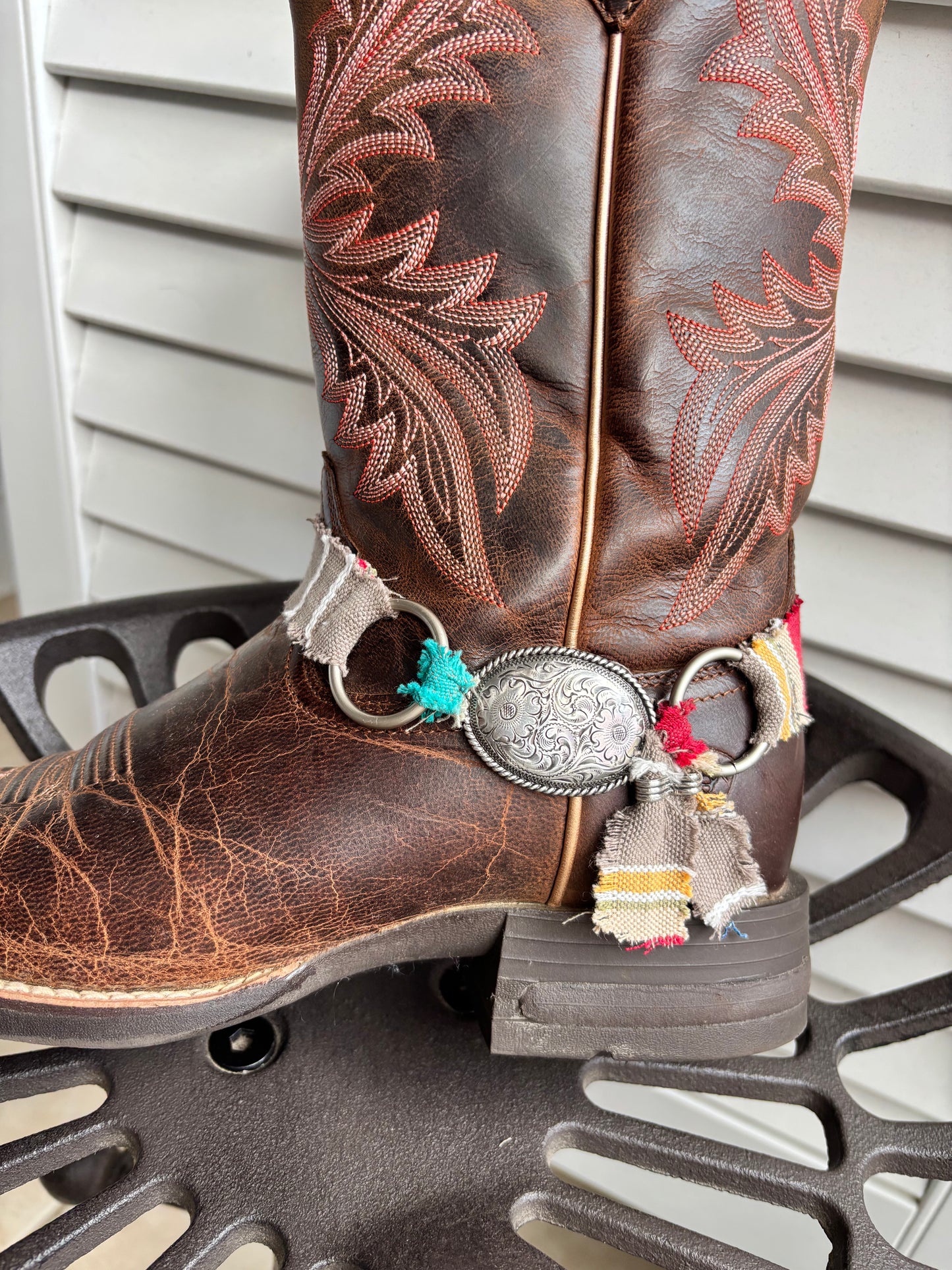 Boot cuff. Adjustable