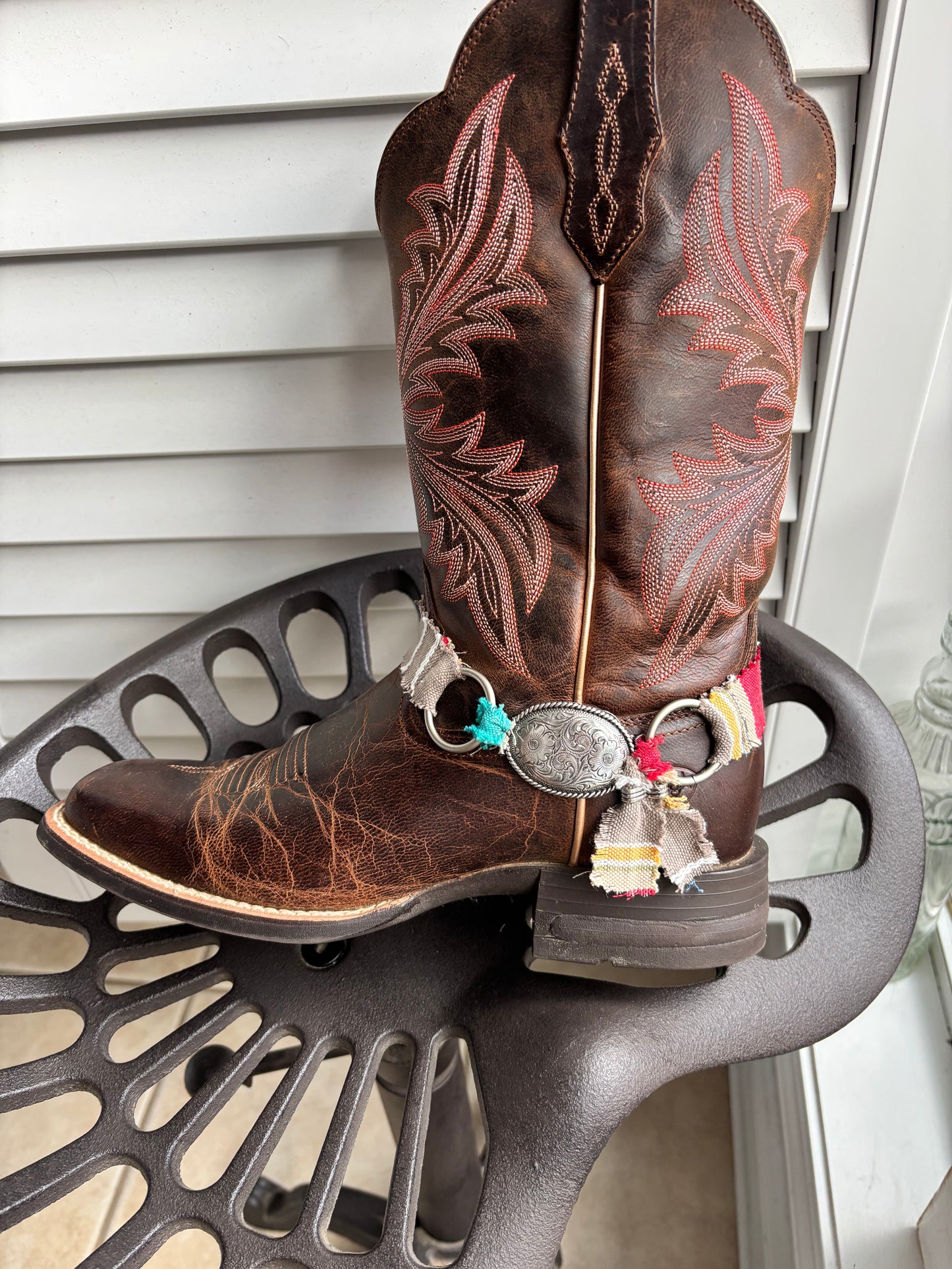 Boot cuff. Adjustable