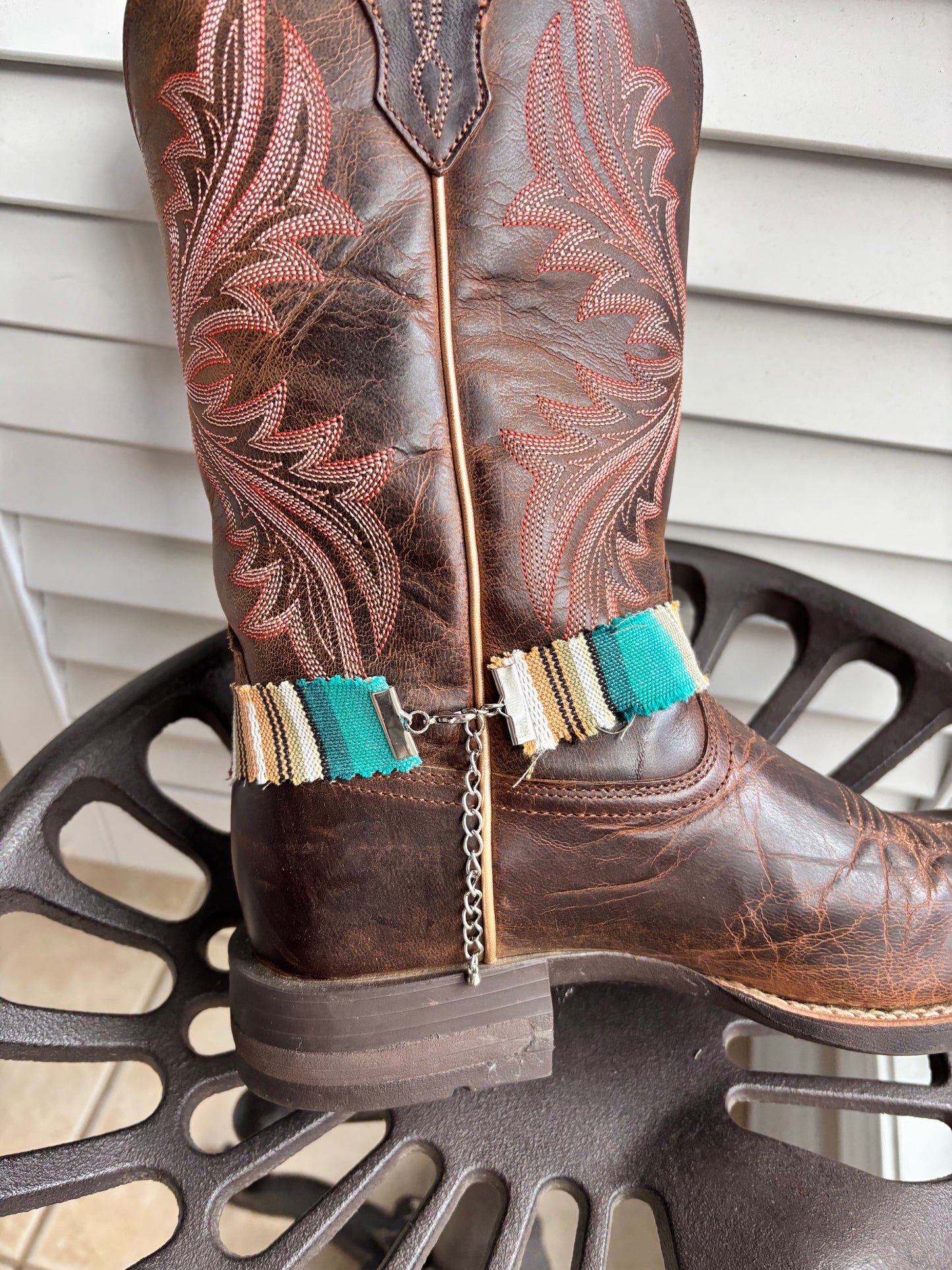 Boot cuff. Adjustable