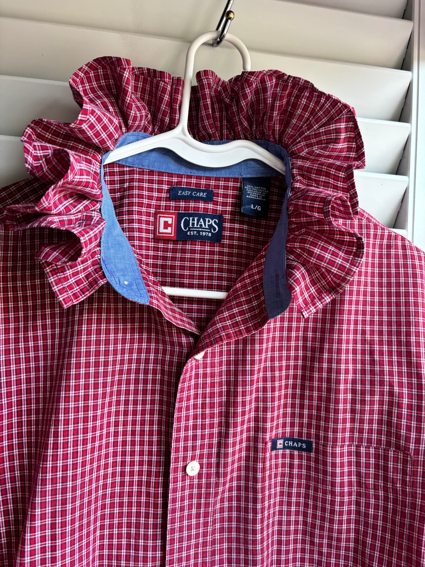 Ruffled CHAPS simply red 3/4th length sleeve