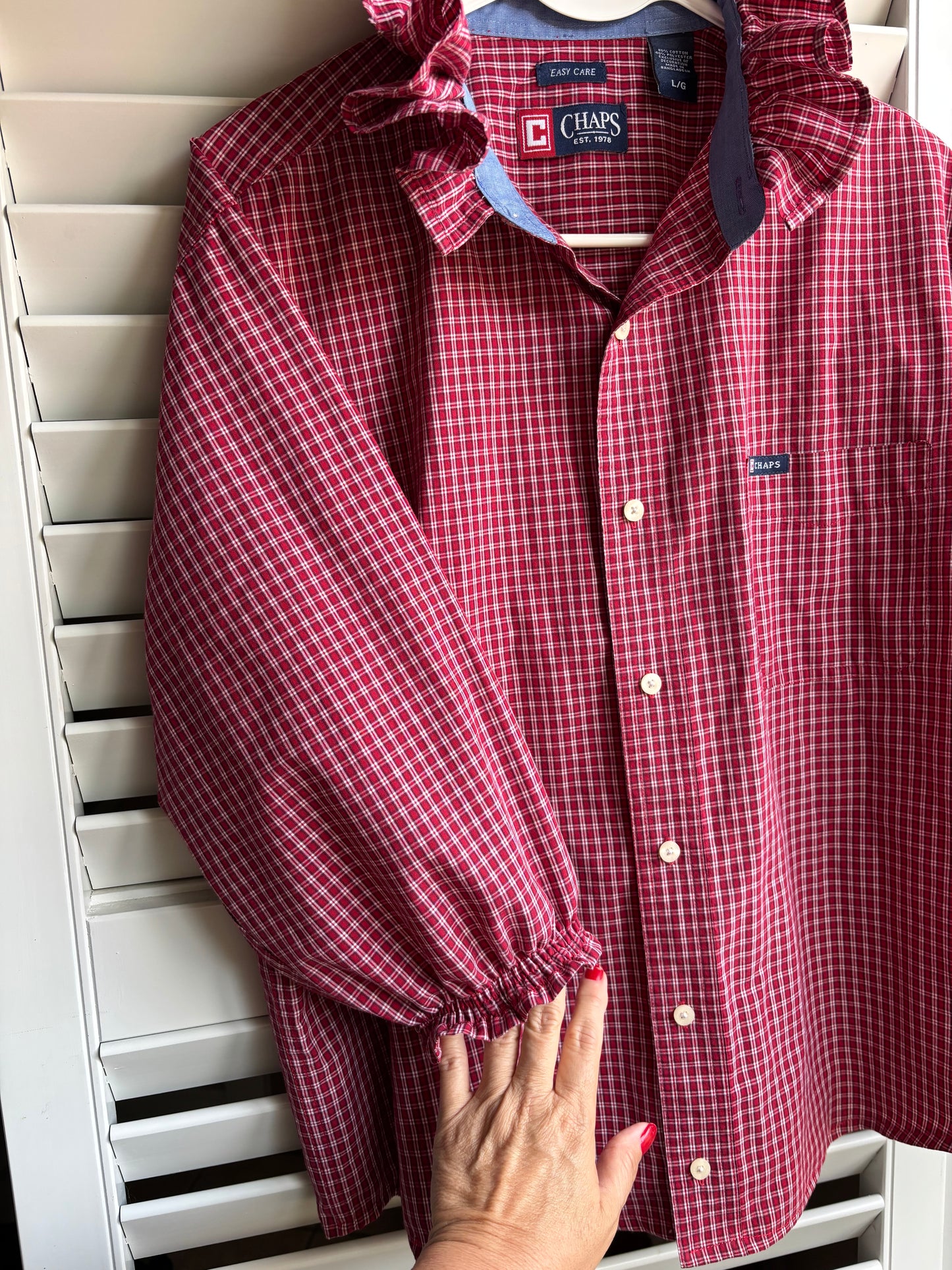 Ruffled CHAPS simply red 3/4th length sleeve